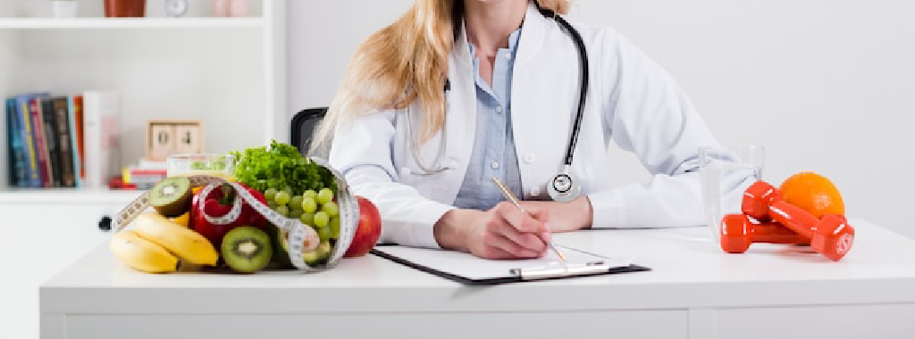 What is the main role of a Nutritionist on Sol.Luna?